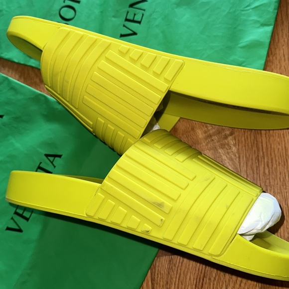 Mens Pre Loved Bottega Veneta Rubber Slider Sandal SIZE 40 PRICE IS FINAL - Picture 2 of 6